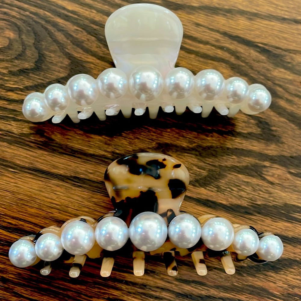 NEW bundle of 2 tortoise shell claw hair clips
